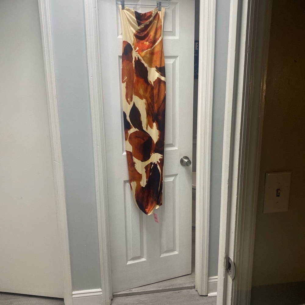 PrettyLittleThing Elegant White and Tan Floral Tube Style Dress
